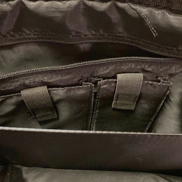 Vaultz Messenger Style Laptop Bag with Combination Lock - Picture 11 of 15